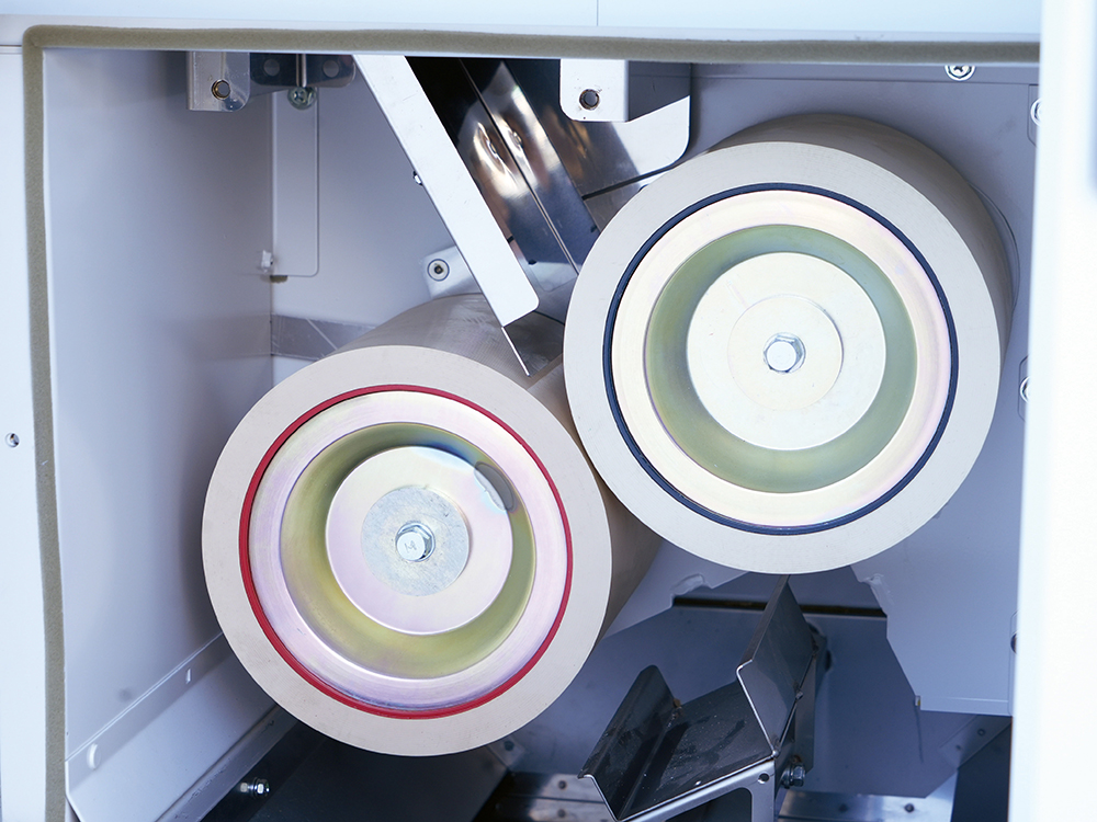 高耐久レッドロール